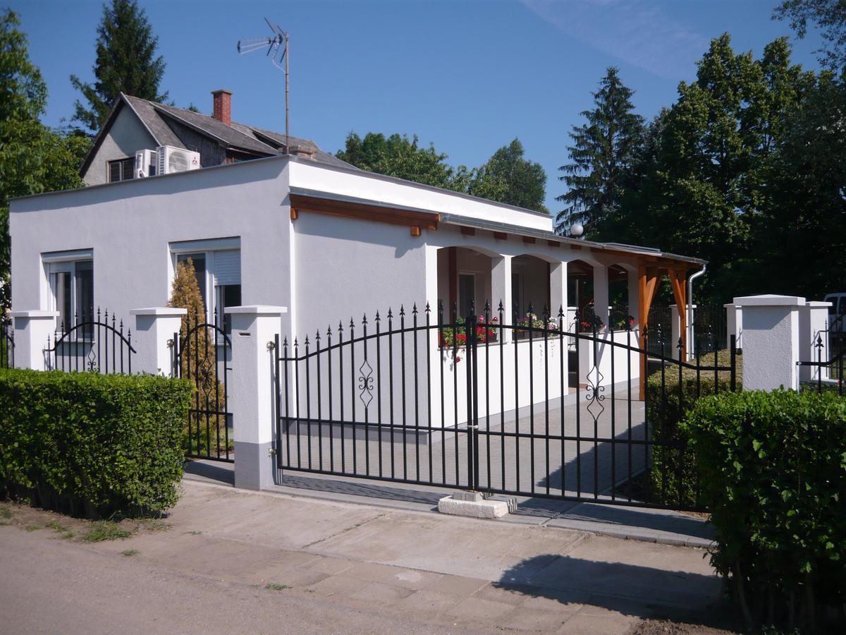 Keresztmama Haza Apartment Hajdúszoboszló Exterior foto